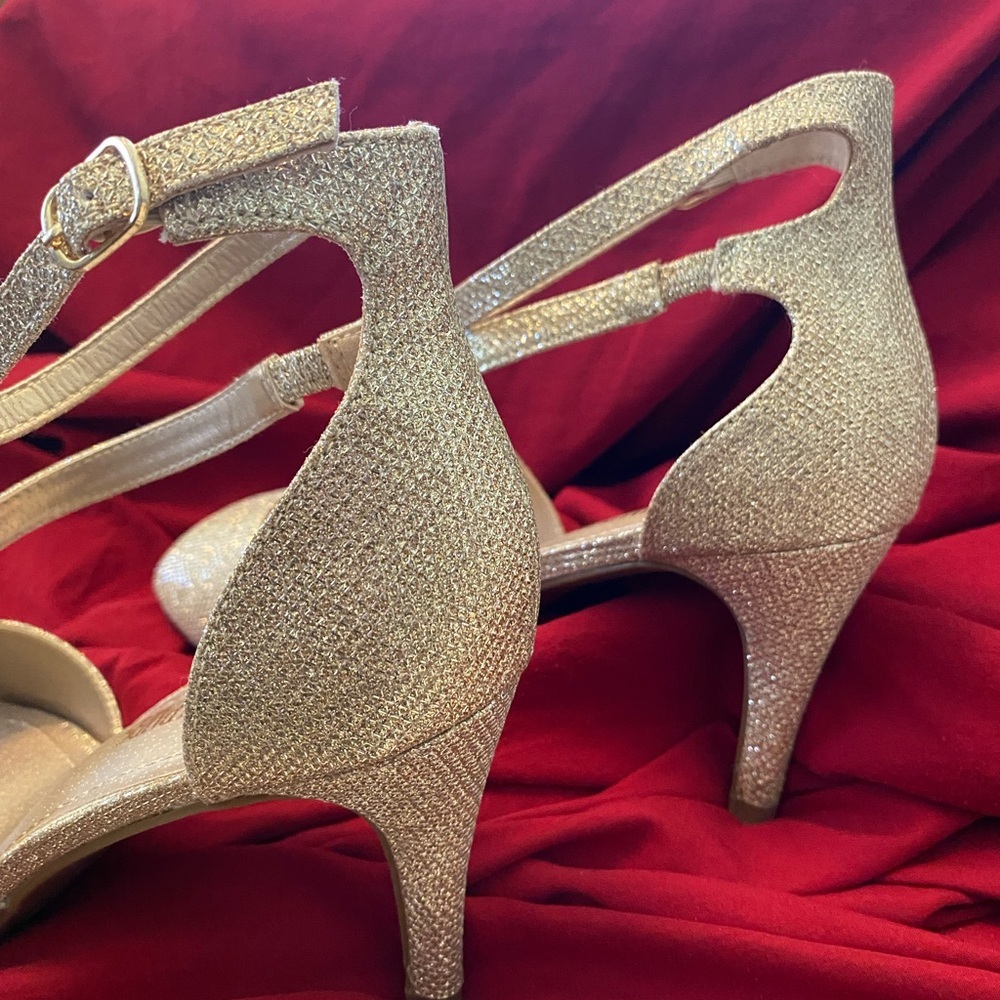 Dream Pairs Gold Strappy Open-Toe Heels. They are a size 9 and worn one time. - Picture 3 of 9